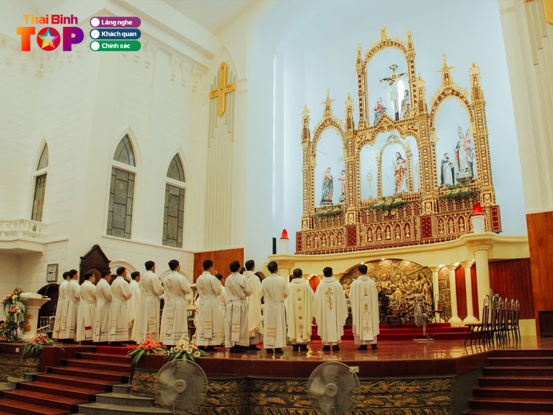 kham-pha-kien-truc-doc-dao-nha-tho-chinh-toa-thai-binh-thaibinhtoplist