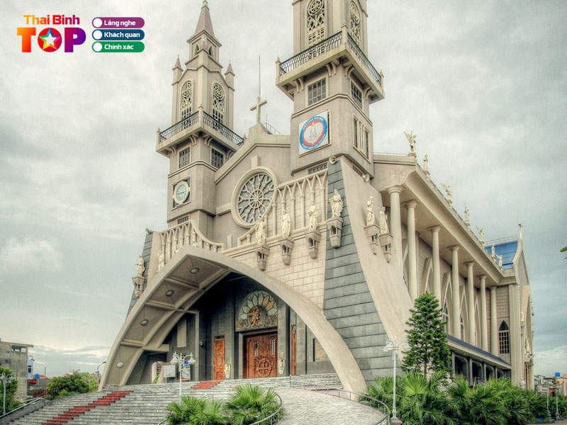 kham-pha-kien-truc-doc-dao-nha-tho-chinh-toa-thai-binh-thaibinhtoplist